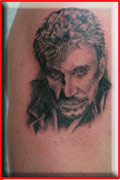 tatouage du portrait de johnny_hallyday réalisé à relief tattoo valenciennes nord.